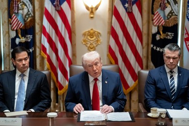 Trump holds a Cabinet Meeting