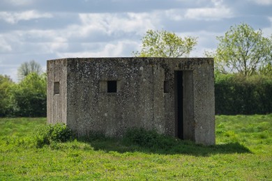 Concrete bunkers from WW2.
This casemate is of type FW3/22. During World War II, these bunkers were used for the defense of the United Kingdom against a possible enemy invasion. They were built in 1940 and into 1941.
Wicken, near Ely, Cambridgeshire, UK.