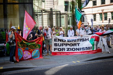 Rally Outside the Old Bailey in Support of the Filton 25 and SOAS 2 – London, 2026